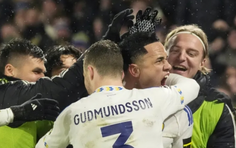 Leeds 3-1 Burnley: Leeds United áp đảo hoàn toàn tại sân nhà