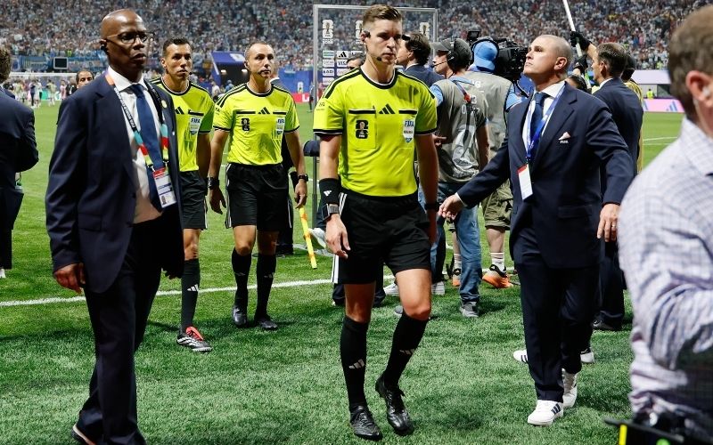 Những khoảnh khắc fair play ấn tượng tại các kỳ World Cup