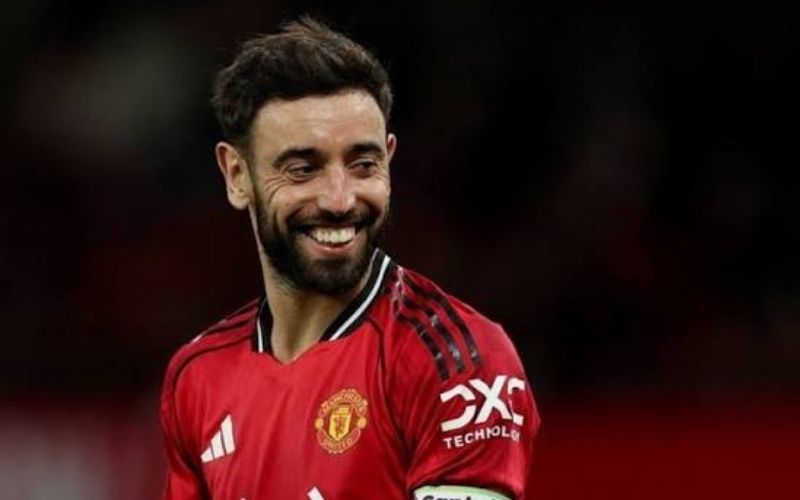 Bruno Fernandes nỗ lực chèo chống lối chơi tập thể tại Manchester United