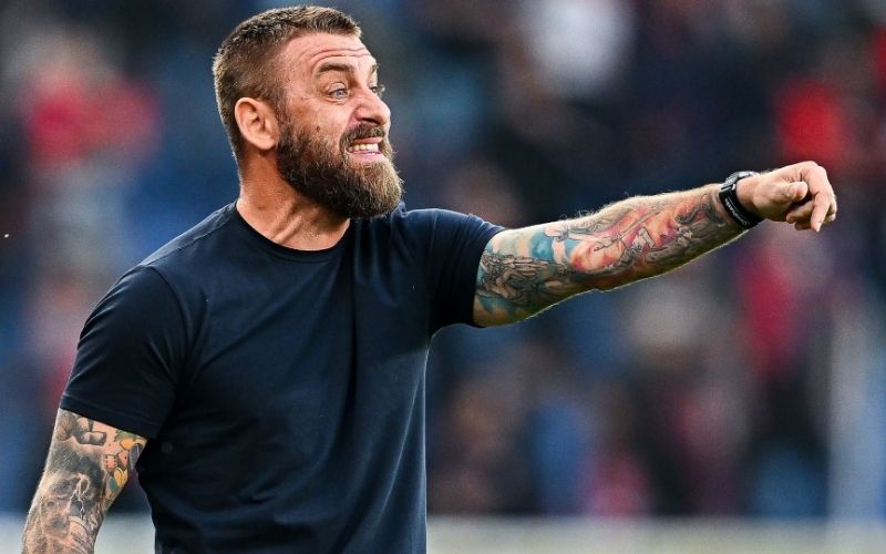 Daniele De Rossi truyền cảm hứng mạnh mẽ cho các cầu thủ trẻ AS Roma